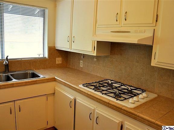 5th image of 3239 Fairesta St APT 2