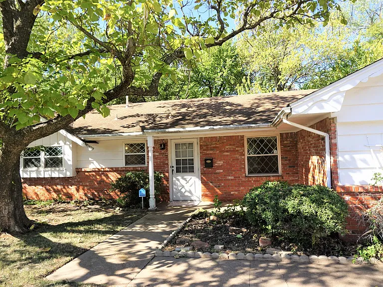 1813 Hardy Dr — Photo 12