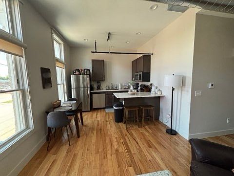 5th image of 110 E Erie St #1