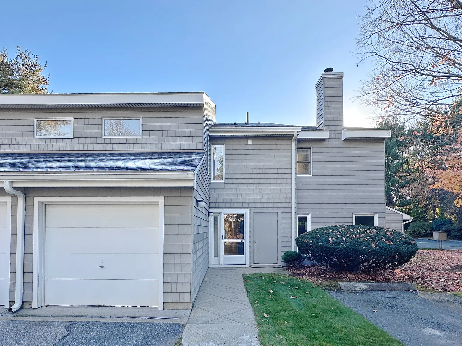 3 bed, 2.5 bath, 1840 sqft, $3,700 — Photo 1