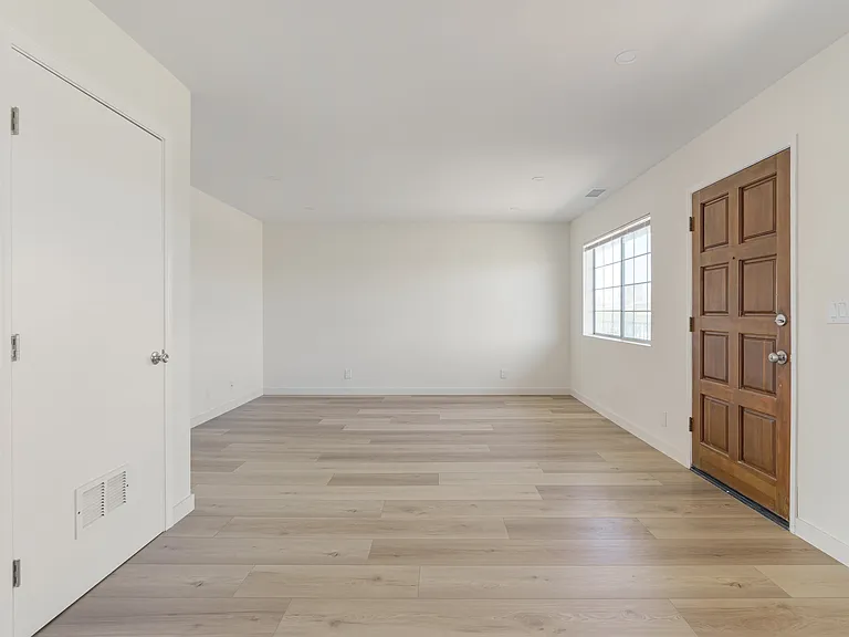 519 E Walnut Ave #4 — Photo 9