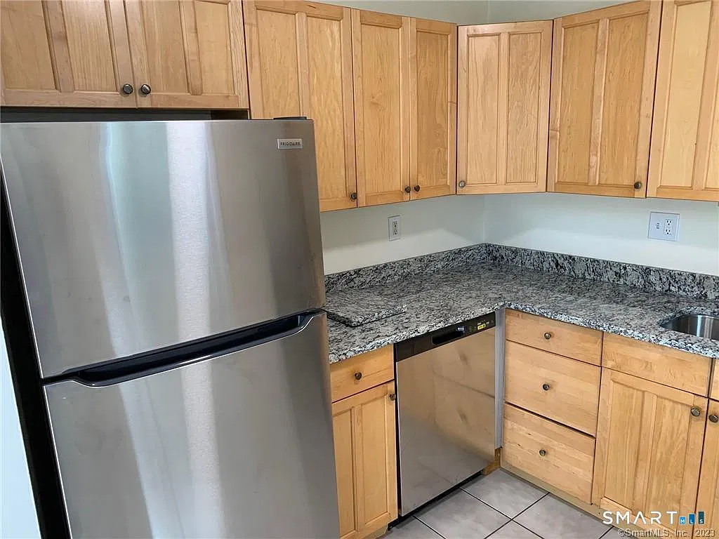 3 bed, 1.5 bath, 1250 sqft, $2,700 — Photo 3