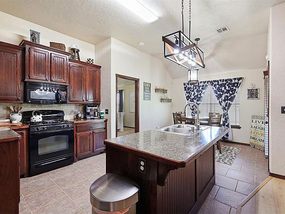 3rd image of 3304 Paul Dr