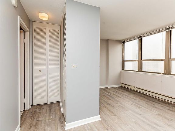 3rd image of 2740 N Pine Grove Ave APT 12D