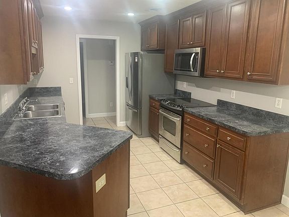 3rd image of 5635 Encino Ln