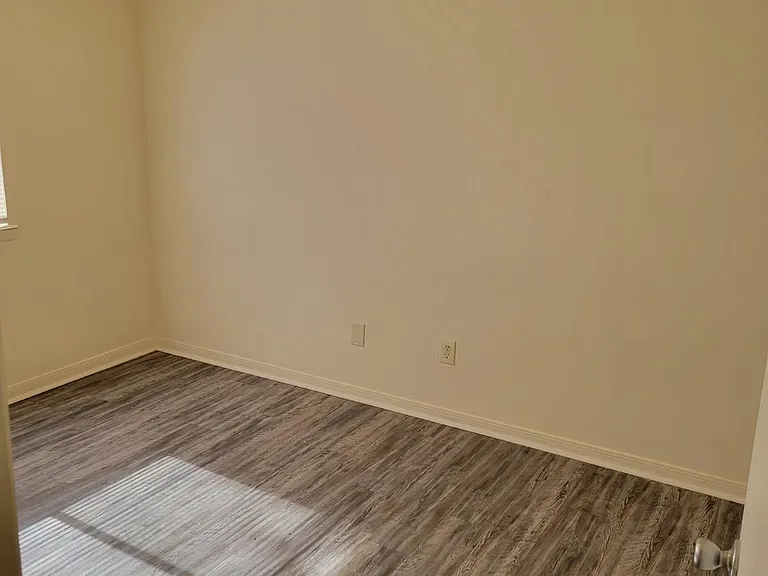 2000 Longmire Ct #12 — Photo 6