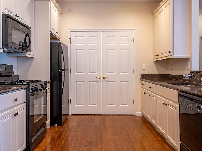 539 Sophee Ln #539 — Photo 33