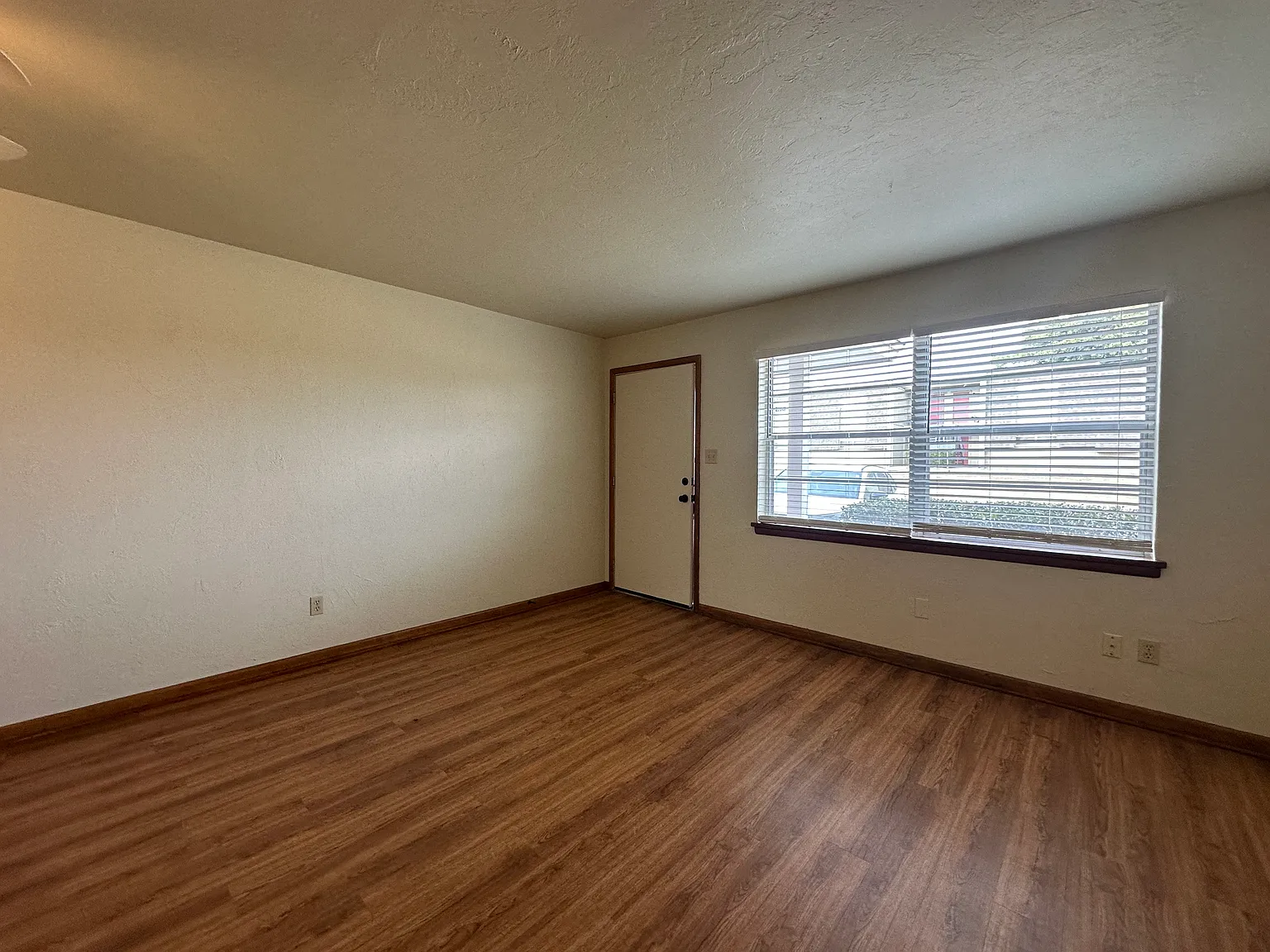 2 bed, 696 sqft, $975 — Photo 3