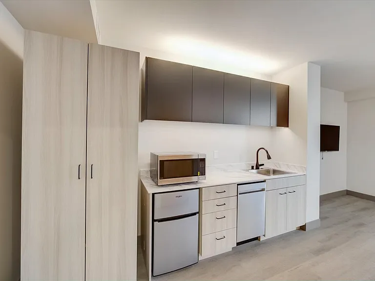 145 Leavenworth St — Photo 5
