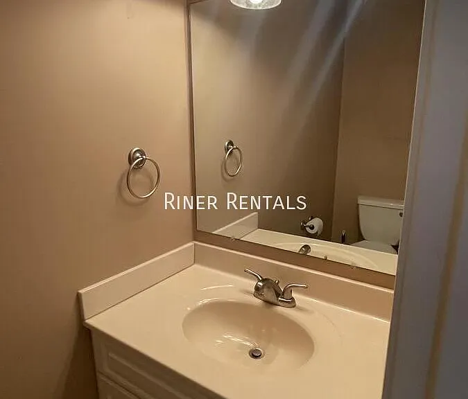1933 Buttonwood Ct — Photo 5