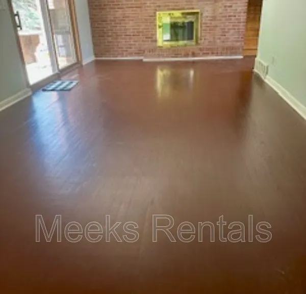 1118 Montrose Dr — Photo 9