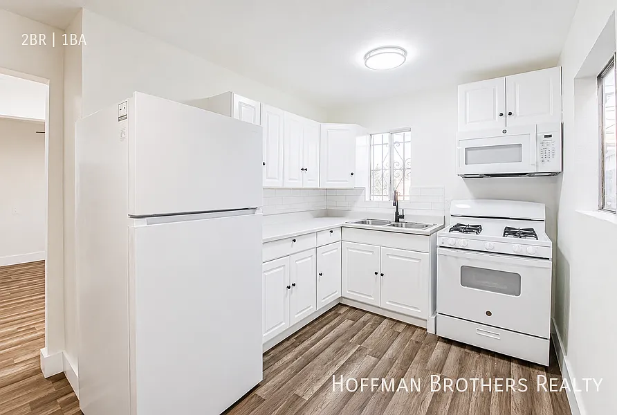 8104 S Main St Los Angeles, CA 90003 — Photo 2