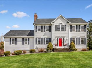 1 Harvest Common Rd, Sandy Hook, CT 06482