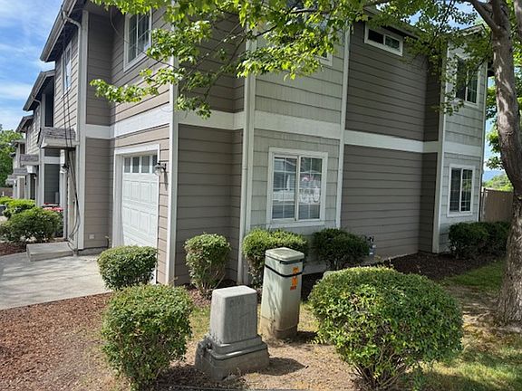 2nd image of 1060 Spring St