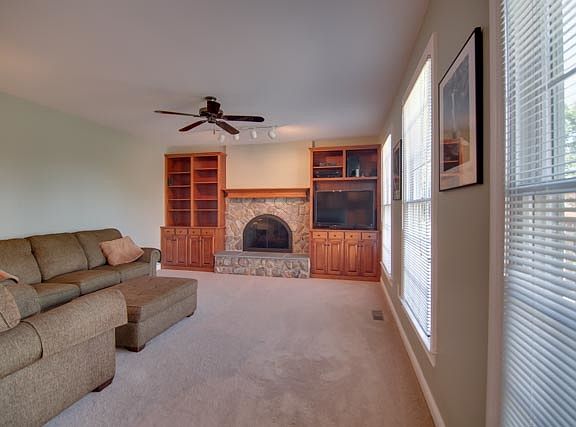 4th image of 3022 Lakewood Dr