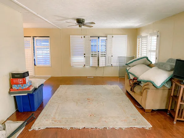719 S Lyon Ave, Hemet, CA 92543