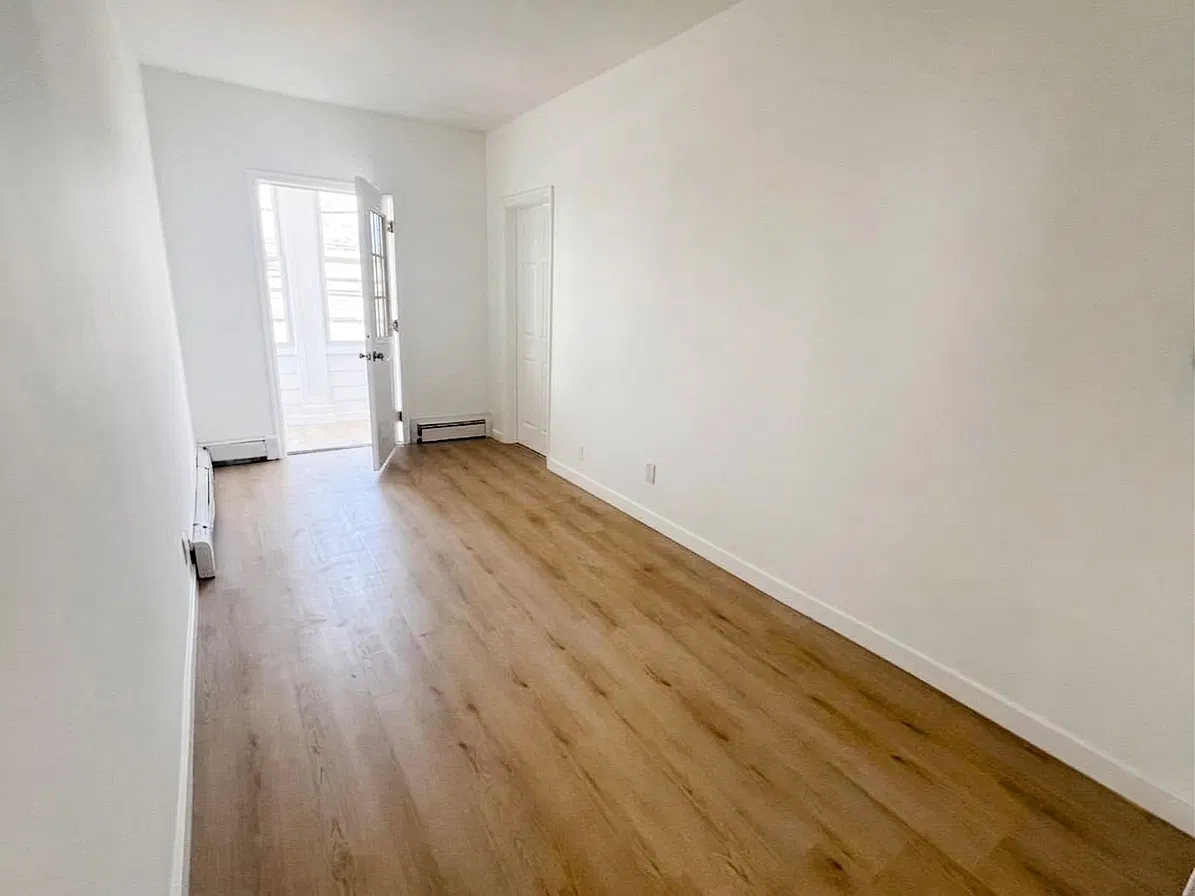 2 bed, 800 sqft, $2,400 — Photo 3