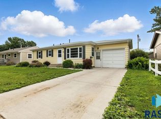 2320 S Crestwood Rd, Sioux Falls, SD 57105
