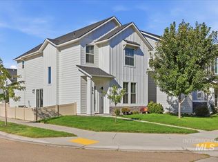 696 E Springloyd St, Meridian, ID 83642