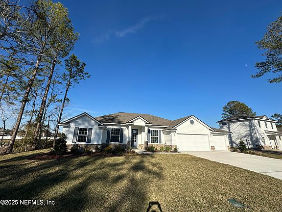 3rd image of 165 NORTHSIDE Drive N