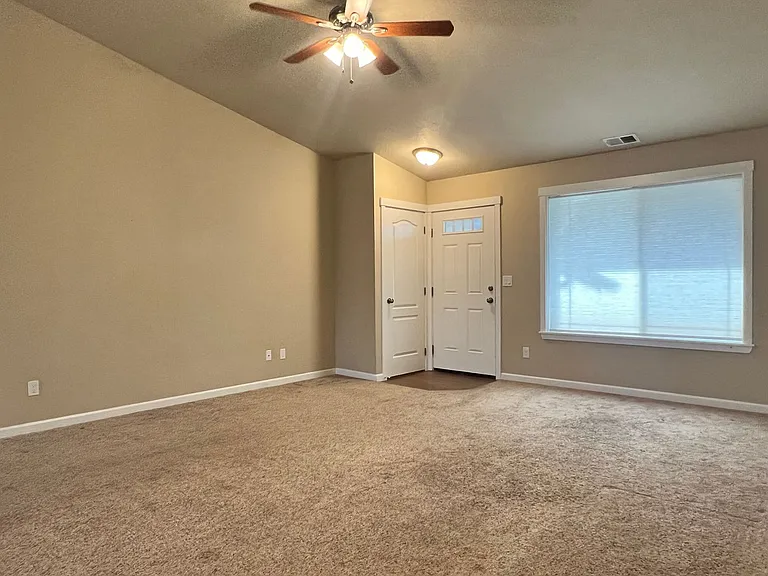 183 E Jadon Dr — Photo 2