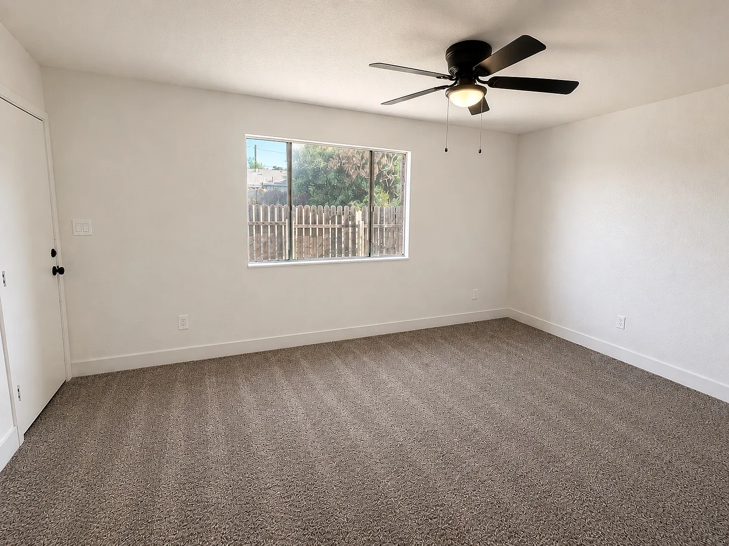 3 bed, 884 sqft, $3,300 — Photo 4