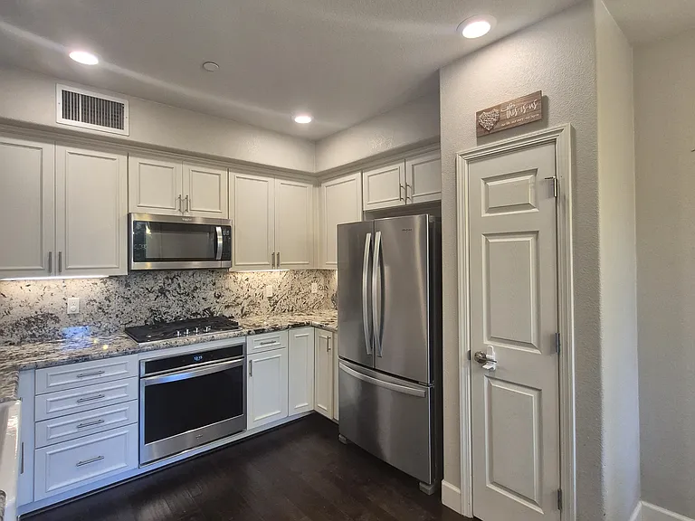 111 Llano De Los Robles Ave #7 — Photo 11