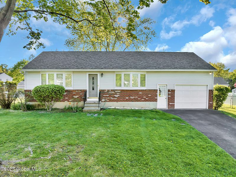 4th image of 20 Tanguay Drive
