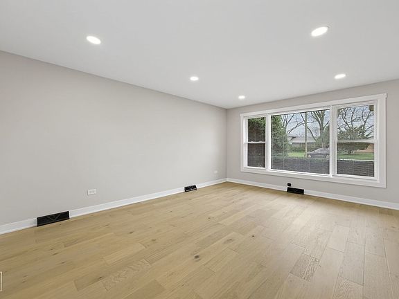 3rd image of 1011 Maitland Dr