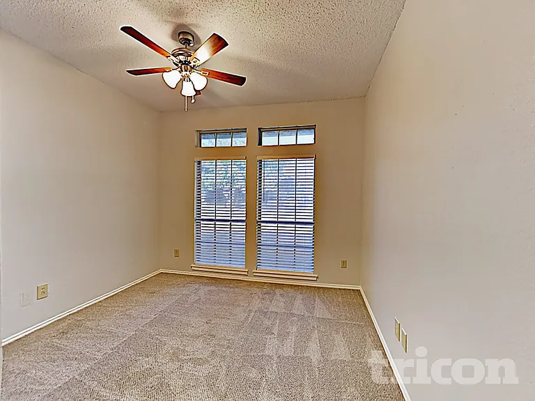 2851 Linden Ln — Photo 14