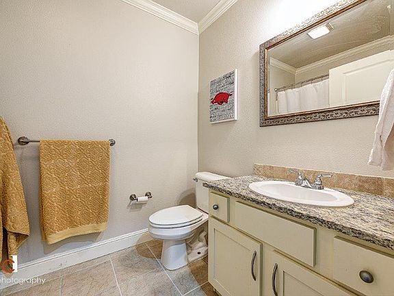 4th image of 600 W Meadow St APT 106