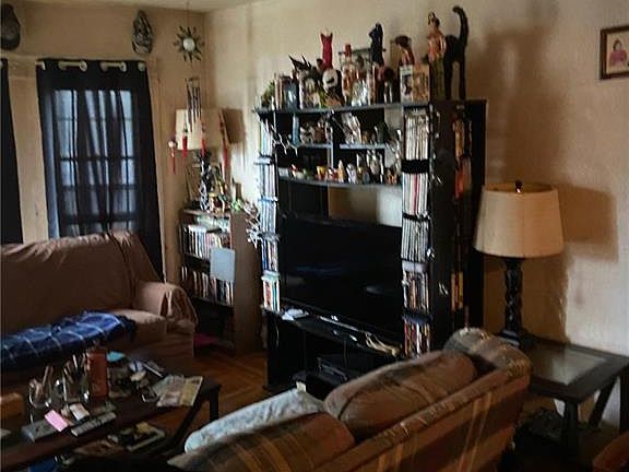 5th image of 15 Geary St