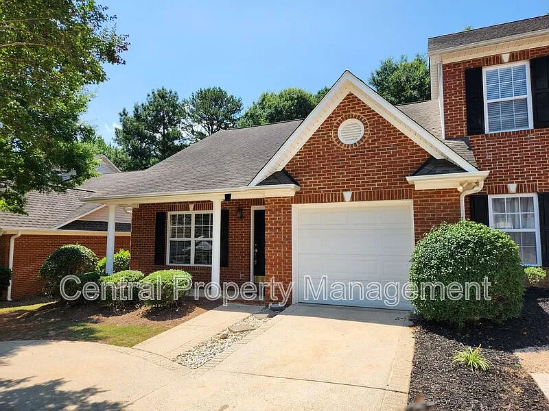 3 bed, 2.5 bath, 1500 sqft, $1,595 — Photo 2