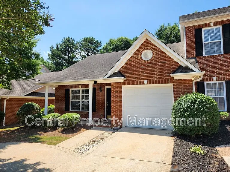 303 Rexford Dr — Photo 2
