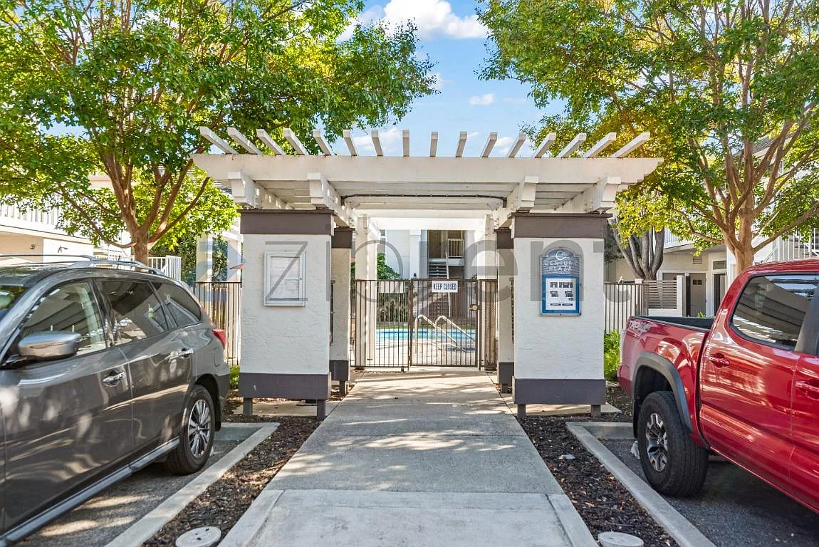 2 bed, 996 sqft, $3,700 — Photo 1