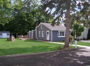 10 Canoe Rd, Sound Beach, NY 11789