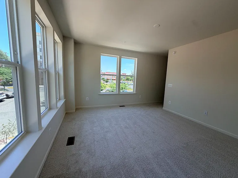 2548 Neabsco Common Pl — Photo 35