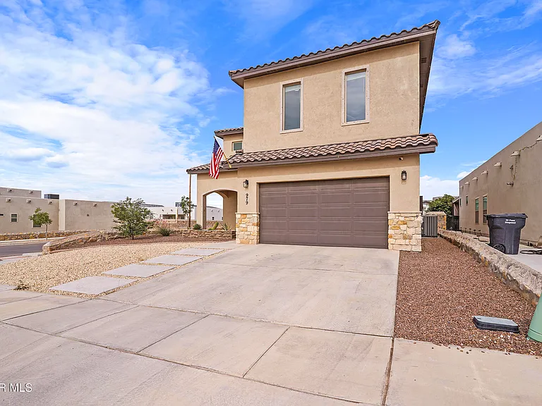 979 Airship Pl — Photo 2