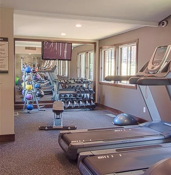 The Woodlands of Minnetonka Apartments — Photo 8