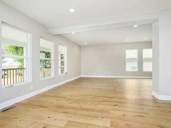 5th image of 2321 N Kenwood Ave