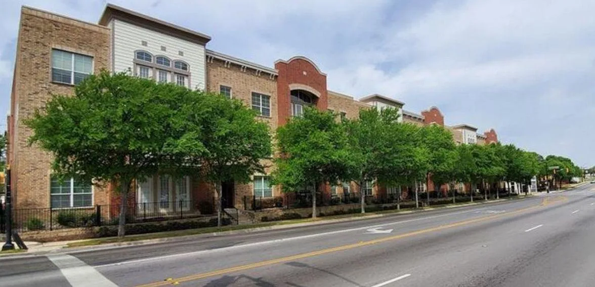 2 bed, 1276 sqft, $1,895 — Photo 1