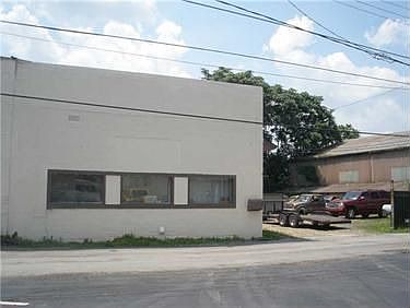 2nd image of 850 Railroad Ave