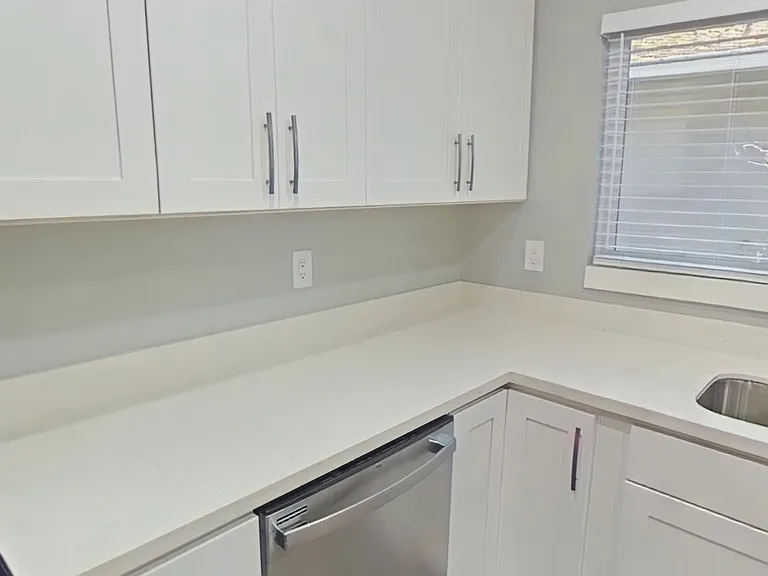 230 Waverley St #4 — Photo 7