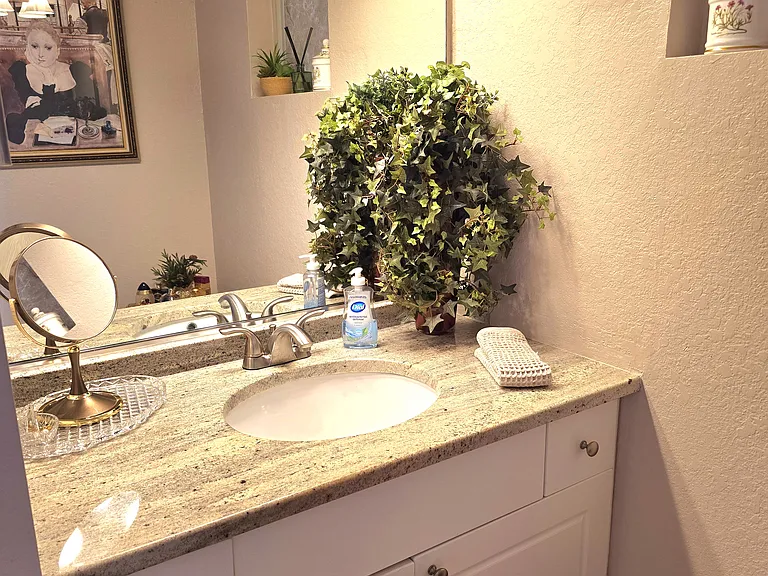 5152 Northridge Rd #205 — Photo 32