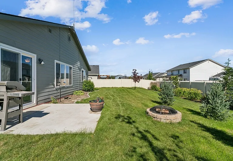 8316 E Conant St — Photo 31