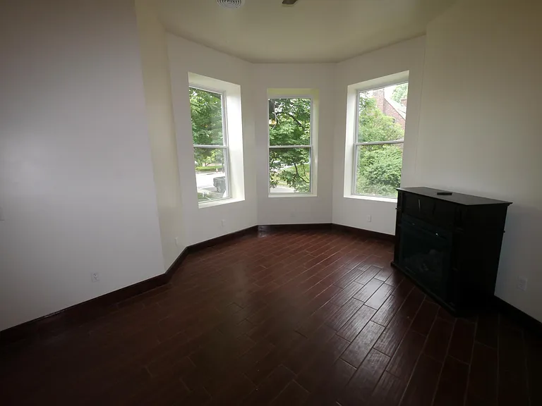 Livingroom with fireplace