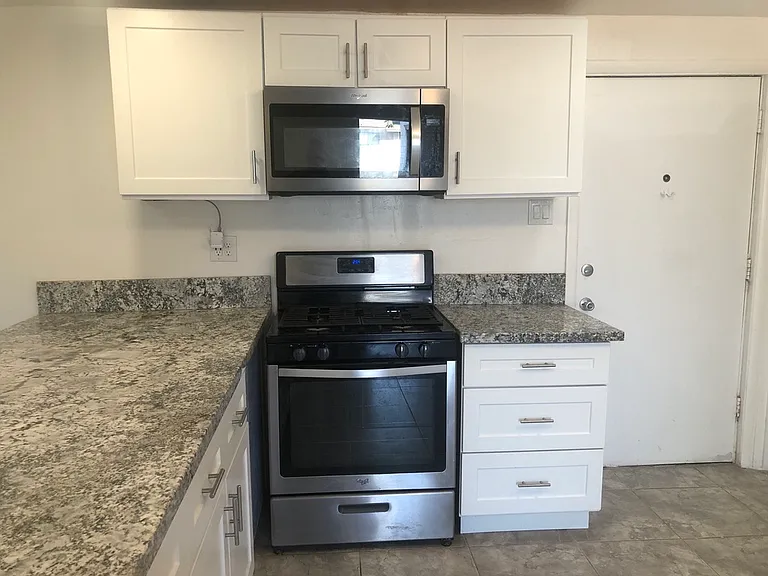442 E Seneca St — Photo 11