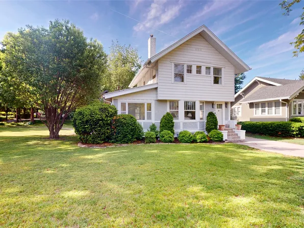 4504 Kingman Blvd, Des Moines, IA 50311
