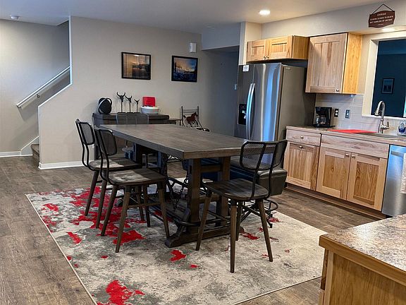 2nd image of 405 Walnut Ct E Unit 3B