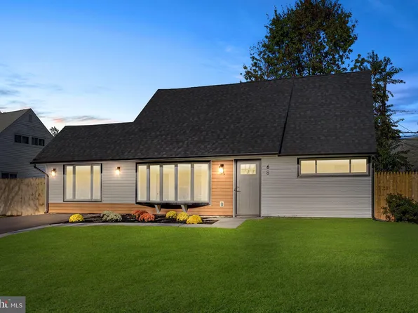 68 Verdant Rd, Levittown, PA 19057